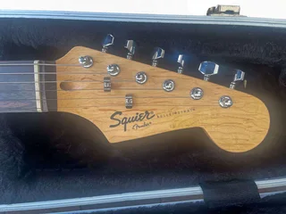 Fender Squier Bullet Strat &#43; Roland Cube 30X Amp &#43; Hard Case