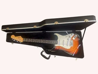 Fender Squier Bullet Strat &#43; Roland Cube 30X Amp &#43; Hard Case