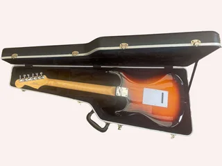 Fender Squier Bullet Strat &#43; Roland Cube 30X Amp &#43; Hard Case