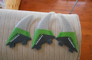 Various FCS Surfboard fins: Scarfini HX4 (L), Scarfini HX3 (M/L) &#43; KR Epoxy Fibrelight (M)