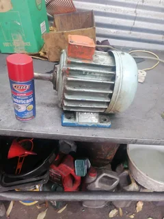 3 phase motor for sale, R1300. 1,5 HP. Perfect working condition. Good, strong motor.