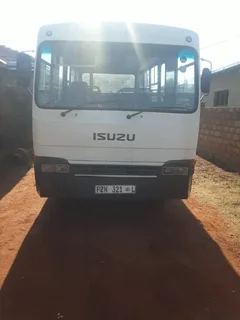 2005 - Isuzu bus