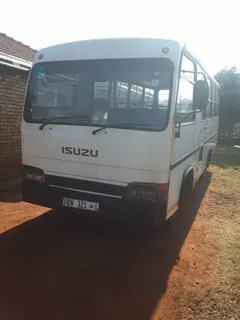 2005 - Isuzu bus