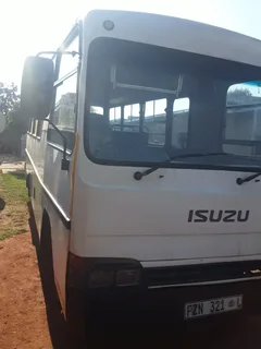 2005 - Isuzu bus