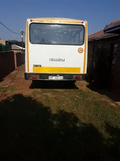 2005 - Isuzu bus