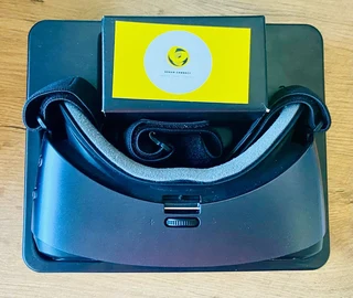 Samsung Gear VR with controlle