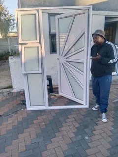 Enhance your residence with our contemporary aluminum windows and doors.