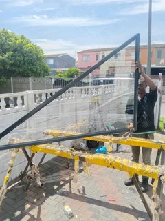 We provide and install aluminum frames and windows with waterproof glazing.