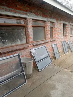 We provide and install aluminum frames and windows with waterproof glazing.