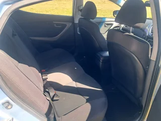 2012 HYUNDAI ELANTRA