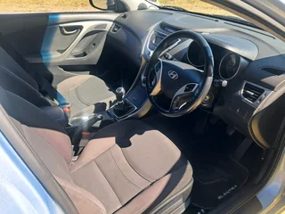 2012 HYUNDAI ELANTRA