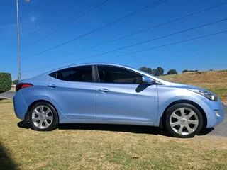 2012 HYUNDAI ELANTRA