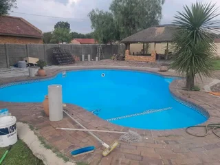 Tar surfaces and paving installation 0692341762