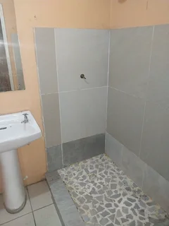 FLAT TO RENT - PRIVATE CLOSE TO BOLAND COLLEGE IN WORCESTER