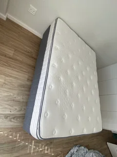 Sealy Turnberry Posturpedic Double Mattress &amp; Bed