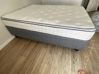 Sealy Turnberry Posturpedic Double Mattress &amp; Bed