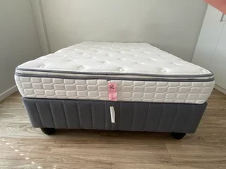 Sealy Turnberry Posturpedic Double Mattress &amp; Bed