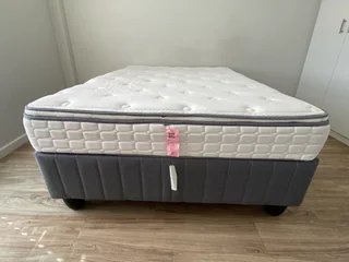 Sealy Turnberry Posturpedic Double Mattress &amp; Bed