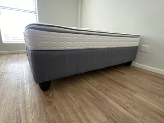 Sealy Turnberry Posturpedic Double Mattress &amp; Bed