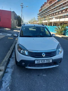 White Renault Sandero