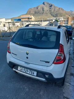 White Renault Sandero
