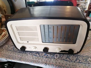 Vintage Murphy Valve Radio