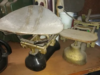 Vintage Avery Scales x 2 (both)