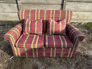 2-Seater Couch with Scatters