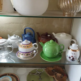 Vintage Tea Pots (Each)
