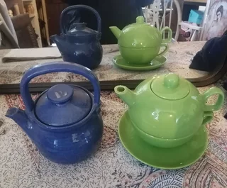 Vintage Tea Pots (Each)