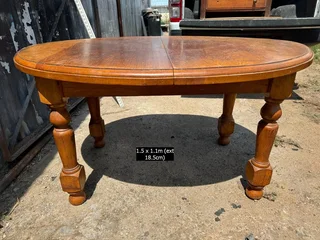 Vintage Oak Diningroom Table with Extensions
