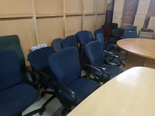 PLENTY OF OFFICE CHAIRS FROM R190 to R1190