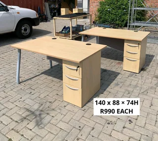 Good Quality Work Station Desk's