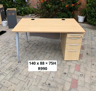 Excellent Quality Work Station Desk For Sale