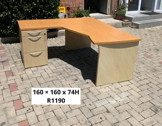 L Shape Work Station Desk For Sale