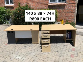 GOOD QUALITY WORK STATION DESK&#39;S FOR SALE