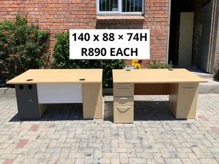 GOOD QUALITY WORK STATION DESK&#39;S FOR SALE