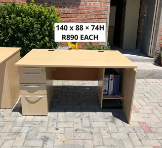 GOOD QUALITY WORK STATION DESK&#39;S FOR SALE