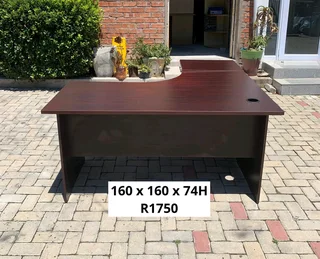 EXCELLENT QUALITY WORK STATION L SHAPE DESK