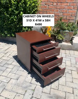 DRAW CABINET ON ROLLER WHEELS
