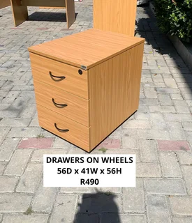 DRAW CABINET ON ROLLER WHEELS