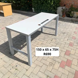 DESK TABLE FOR SALE