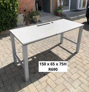 DESK TABLE FOR SALE