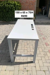DESK TABLE FOR SALE