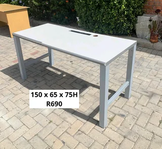 DESK TABLE FOR SALE
