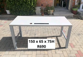 DESK TABLE FOR SALE