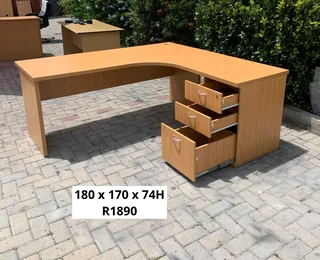 EXCELLENT QUALITY WORK STATION L SHAPE DESK FOR SALE