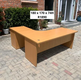 EXCELLENT QUALITY WORK STATION L SHAPE DESK FOR SALE