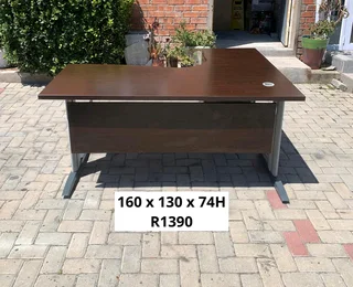 EXCELLENT QUALITY WORK STATION L SHAPE DESK