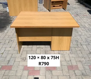 EXCELLENT QUALITY WORK STATION DESK FOR SALE